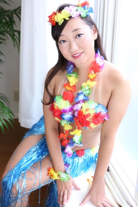 Charming Polynesian babe Minami Sakamoto takes a hardcore pounding