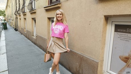 Skinny teen Una Fata ottiene una doppia penetrazione in un selvaggio MFM trio