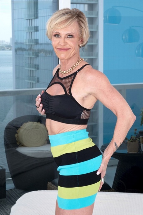Plus MILFs starring Anzee Hot Photos