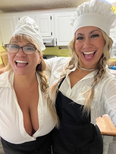 Lesbian chef Melony Melons & her workmate fuck with a rolling pin