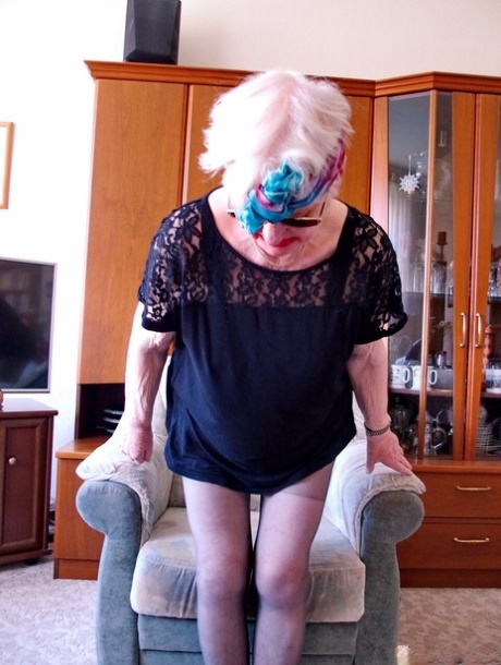 Blonde granny Grieselda shows her saggy tits while completely naked