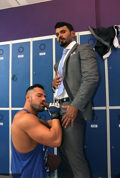 Bodybuilder Gabriel Lunna gets fucked doggystyle by businessman Jean Franko