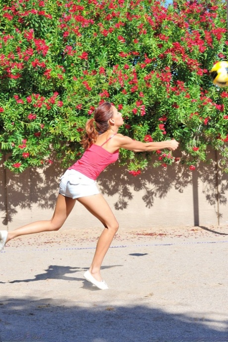 La joueuse de volley-ball amateur Valerie s
