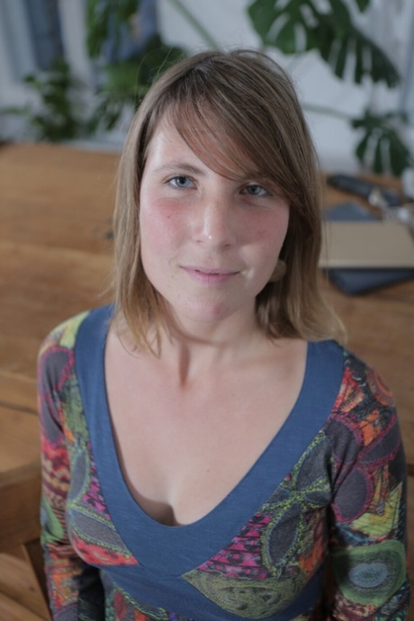 Ersties fremført av Lucy W Naked Images