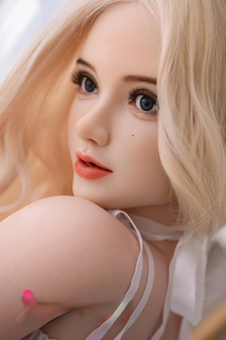 RealSexDoll Naked Images