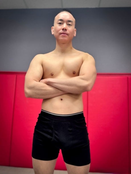 Evolved Fights performed by Carmen Valentina, James Bang Nude Gallery