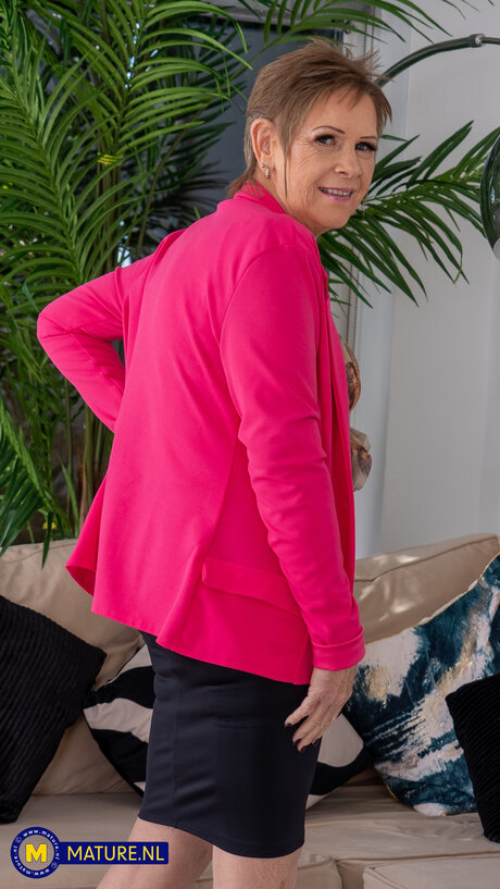 Mature NL performed by Axel Reigns, Sensual Caroline Hot Images